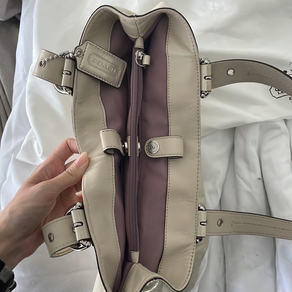 COACH | Vintage Metallic Cowhide Leather Shoulder Bag - Picture 7 of 9